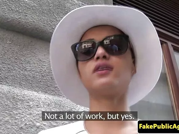 জাল কালো মহিলা XXX ভিডিও এজেন্ট দ্বারা কালো ইউরোপীয় চোদা doggy শৈলী.