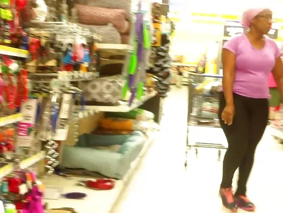 Nerdy অপেশাদার মিল্ফ ভয়ঙ্কর চর্মসার আবলুস পর্ণ গাধা তার পাছা আদর করা.