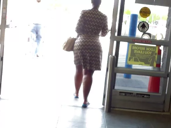 আটলান্টা, জর্জিয়ার চিত্রায়িত XXX-এ ছোট কোমর এবং বড় গাধা কালো।