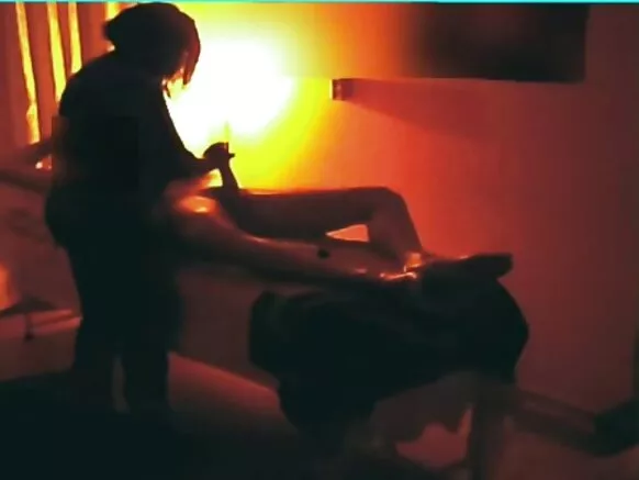 ভালো মালিশ, মেয়েদের কালো XXX ফটো।