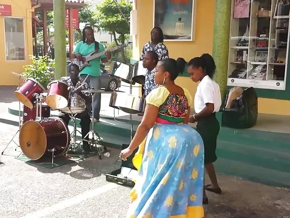 এদিকে ঘানা এবং কালো মহিলার পাছায় বড় পাছার সাথে সেক্স।